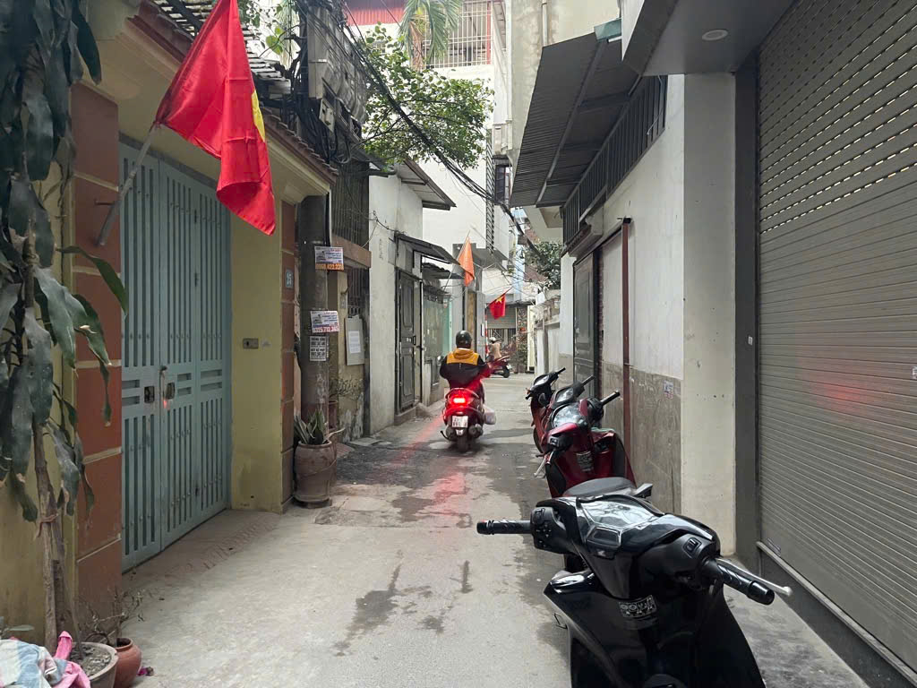 CC nhờ Bán Nhà Tân Mai, Nguyễn Chính - Q. Hoàng Mai. 22m 4 Tầng. SĐCC Chỉ 2 tỷ 98